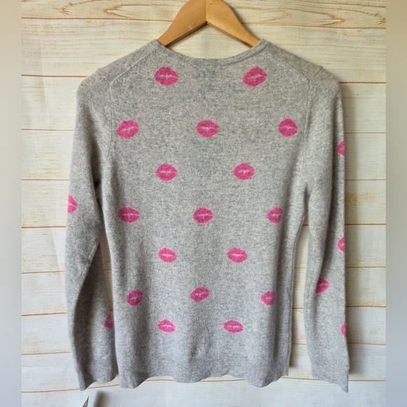 Charter Club 100% Cashmere Lipstick Lips Crewneck Sweater Gray Pink Medium - Picture 10 of 13